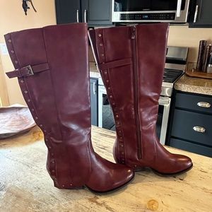 Two Lips cognac colored boot